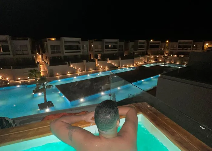 Lovely 1 Bedroom With Private Heated Jacuzzi At Sholan El Gouna